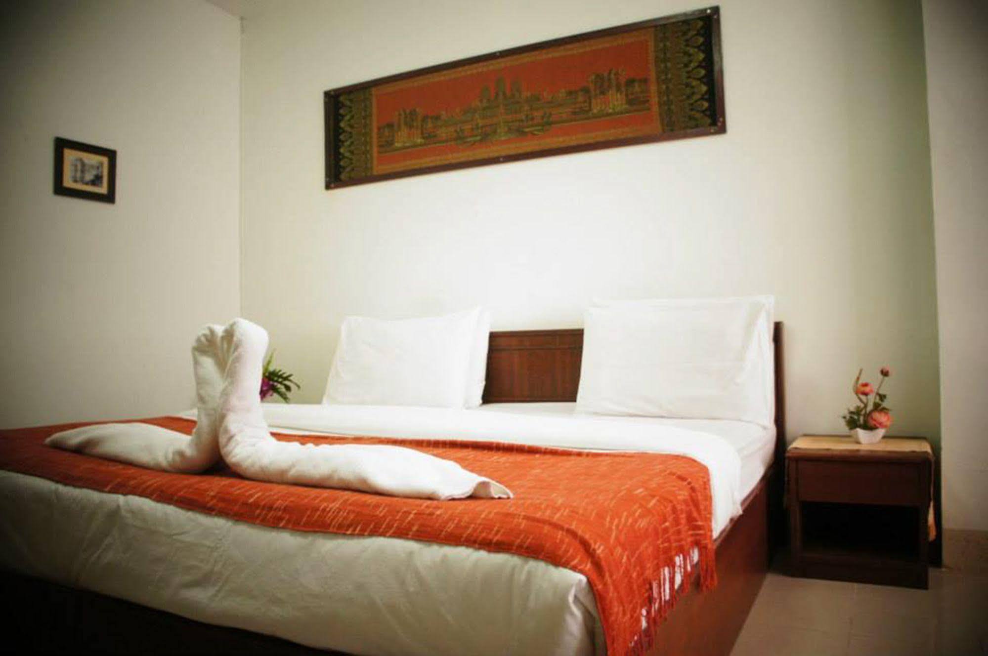 Vipa House Hotel Chiang Mai Exterior photo
